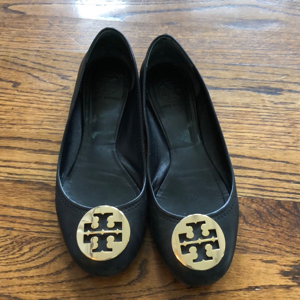 Tory Burch black flats 8 gold logo